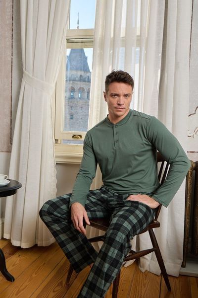 Чоловіча бавовняна піжама "Cameron Premium" лонгслів та штани в клітину, зелено-сірий PJ6810-92XL фото
