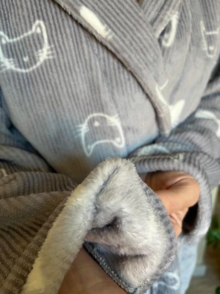 Жіночий халат з капюшоном COSY теплий Котики велсофт VEL022R22XL/3XL фото